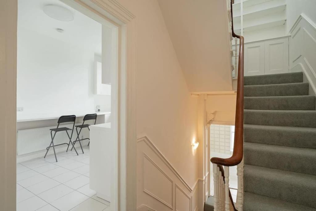 Beautiful Two Bedroom Maisonette In The Heart Of Chelsea Лондон Екстер'єр фото