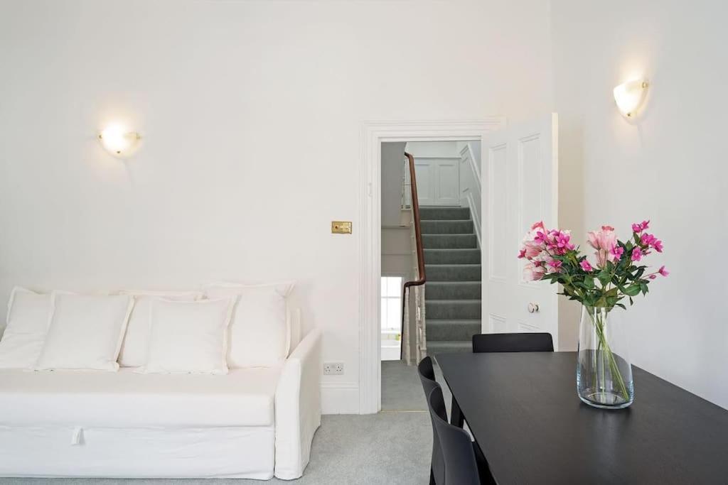 Beautiful Two Bedroom Maisonette In The Heart Of Chelsea Лондон Екстер'єр фото